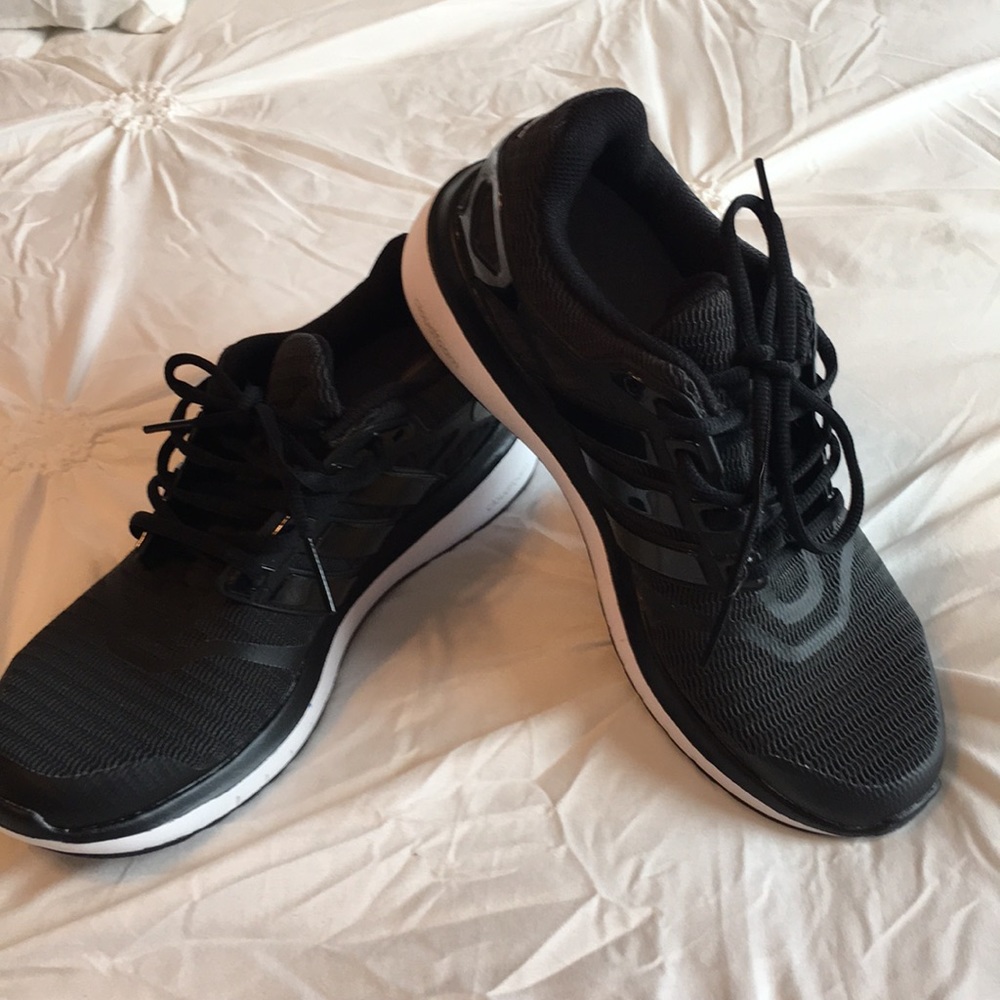 Gently used Adidas cloud foam tennis shoes 8